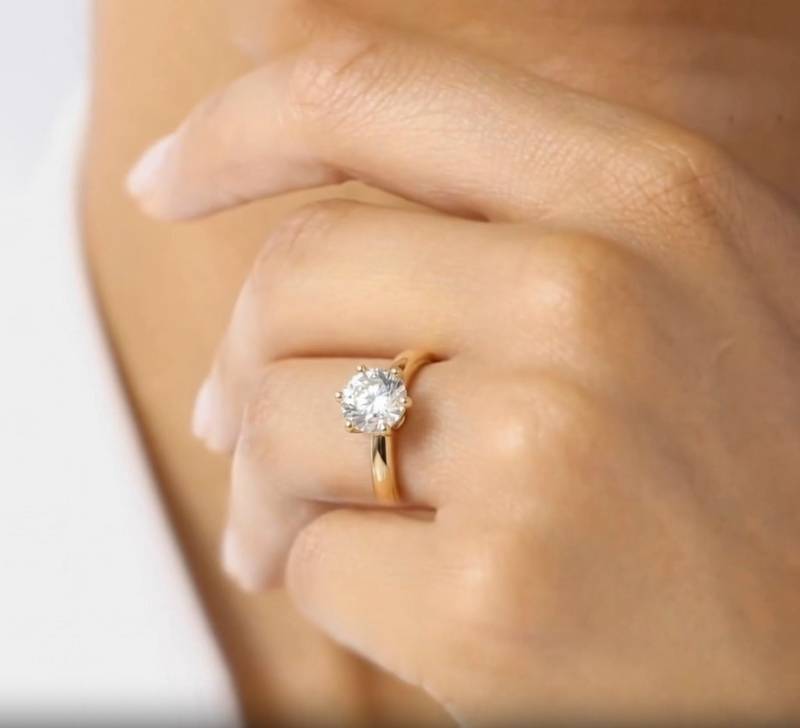 Round Diamond Engagement Ring