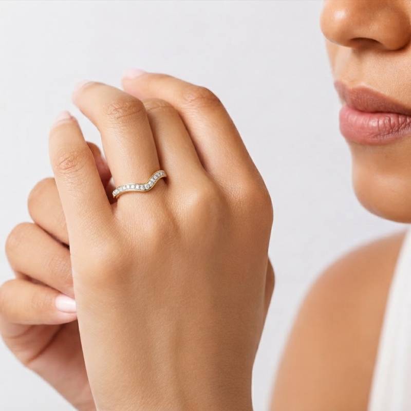 Round Diamond Set Shaped Wedding Ring